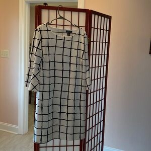 Liz Claiborne dress size 18 black and white with bell sleeves
